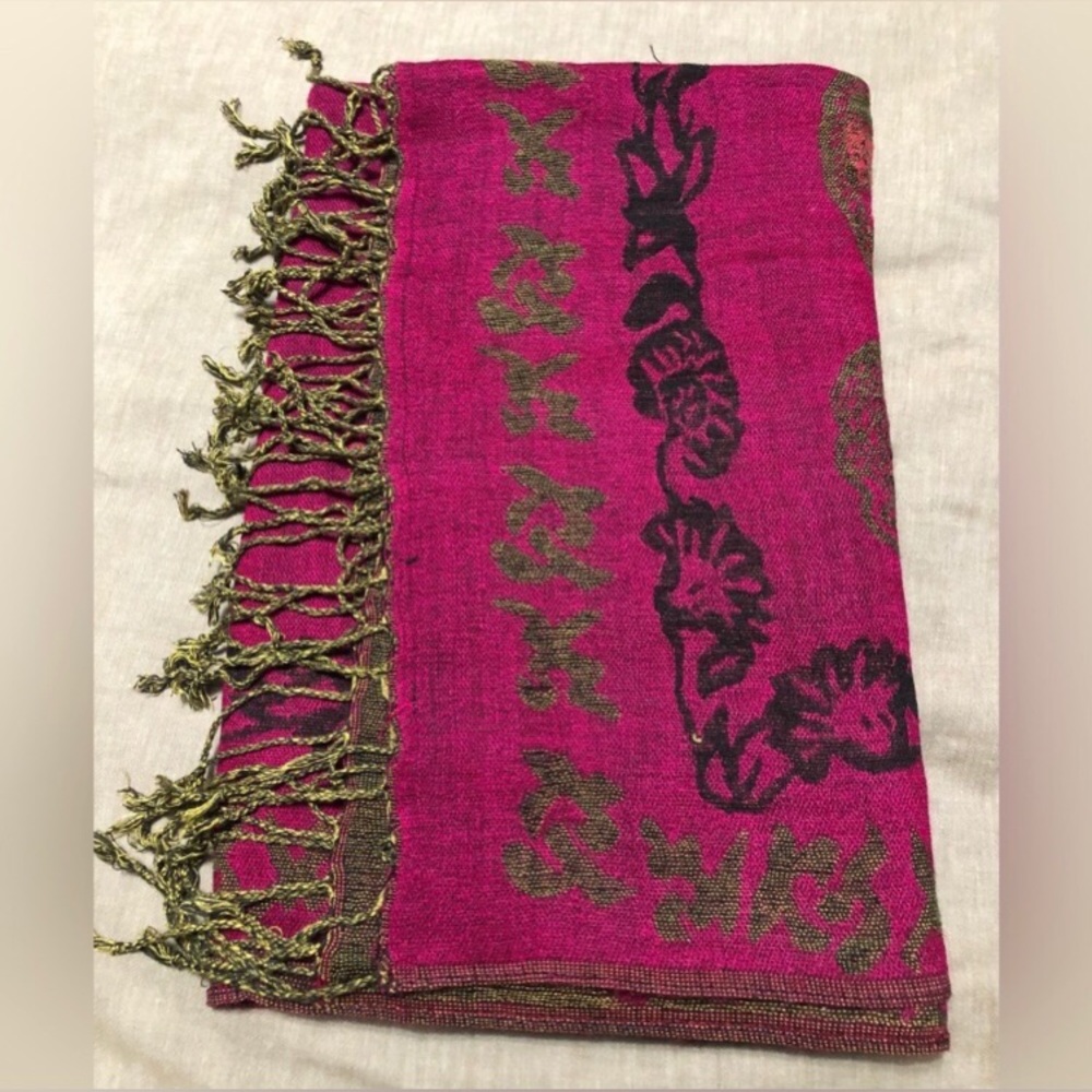 4 Scarves - Picture 4 of 9